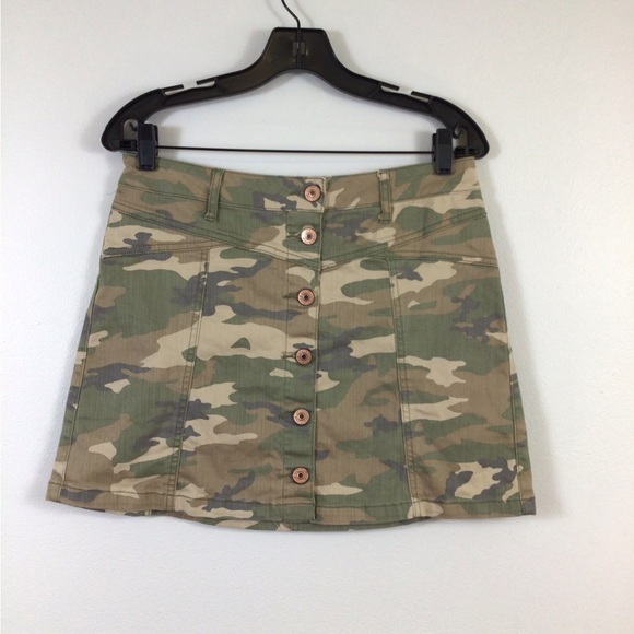 Forever 21 Camouflage Mini Skirt with Button Front, sz 29 - Picture 1 of 15